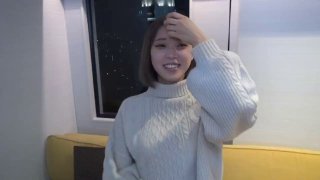 外表清纯的美女原来私下这么骚浪~午休时间还赶回家与男友啪啪!!